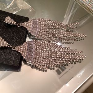 Beautiful designer earrings very well made. Amazing!